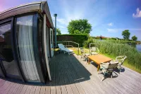 Chalet Valentina with Sauna by the Lauwersmeer