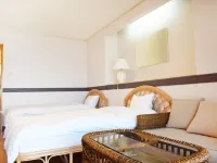 Sun House Hotels in Shozu District