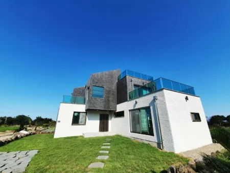 Memoria Pool Villa Family Pension