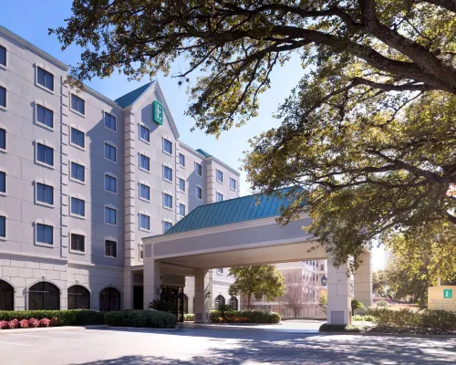 Embassy Suites by Hilton Houston Near the Galleria Các khách sạn gần Công viên Water Wall
