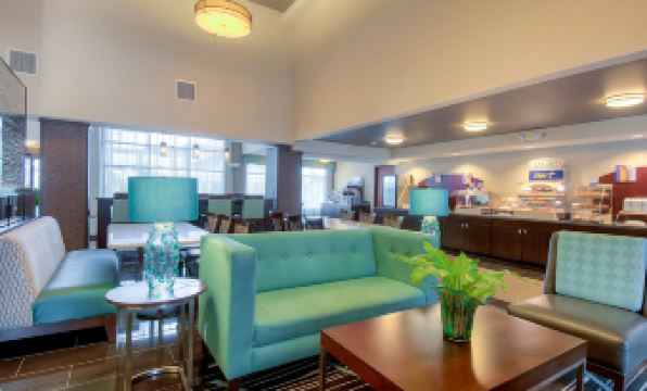 Holiday Inn Express & Suites CARLSBAD BEACH by IHG