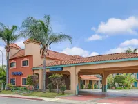 Travelodge by Wyndham Lynwood Hotels in Compton