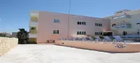 Thelèsi Apartments, 100m from the Beach