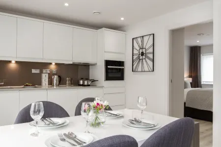 Citystay Living - Midsummer Mews Отели рядом с достопримечательностью «Колледж Кембридж Маслим»