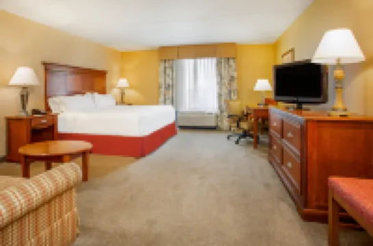 โรงแรม Holiday Inn Express & Suites Bloomington บาย IHG โรงแรมใน