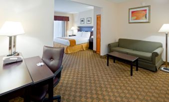 Holiday Inn Express & Suites Carneys Point - Pennsville