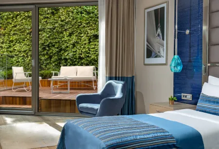 Crowne Plaza Florya Istanbul Отели рядом с достопримечательностью «Музей авиации»