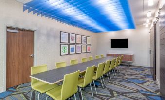 Holiday Inn Express & Suites Phoenix - Airport North