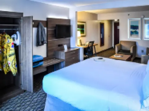 Holiday Inn Express & Suites CONCORD by IHG Hotels in Concord