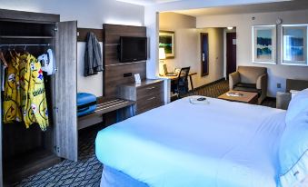 Holiday Inn Express & Suites Concord