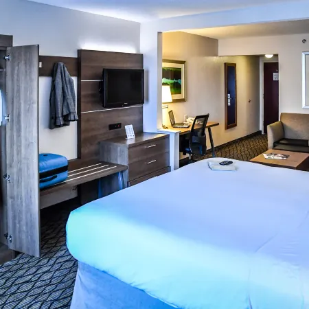 Holiday Inn Express & Suites CONCORD by IHG Hotels in Concord