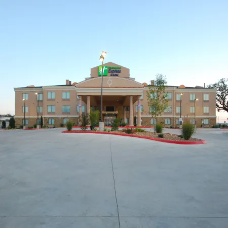 Holiday Inn Express & Suites GONZALES by IHG