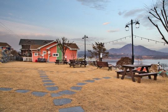 제천 호수일출스파펜션