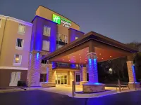 Holiday Inn Express & Suites Starkville Hotels in Starkville