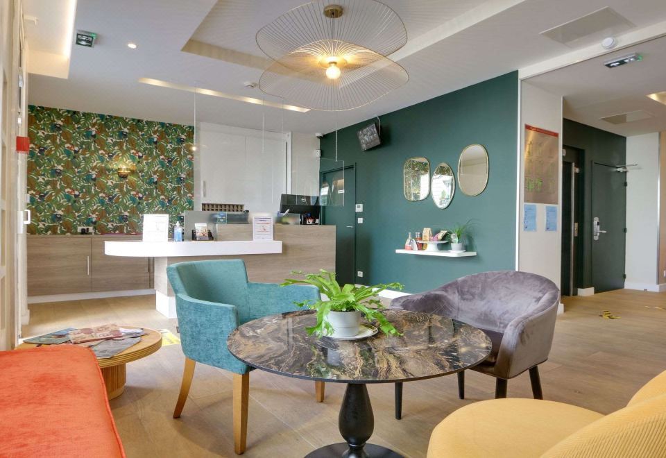 3. 호텔 아폴로니아..