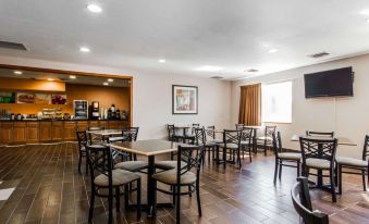 Quality Inn & Suites Stoughton - Madison South