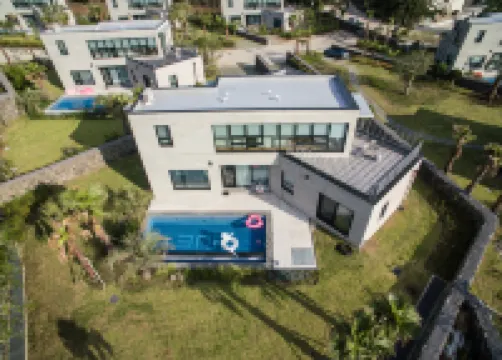 神聖森林明尚比特度假泳池別墅 漢拿山國立公園附近的飯店