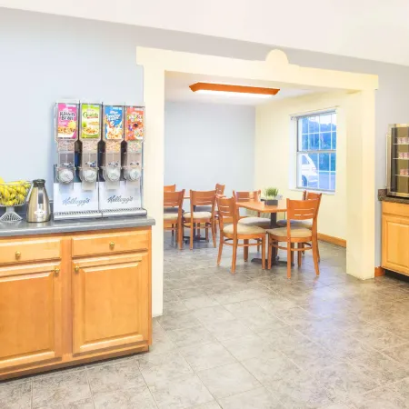 Days Inn by Wyndham Roanoke/Hollins Near I-81