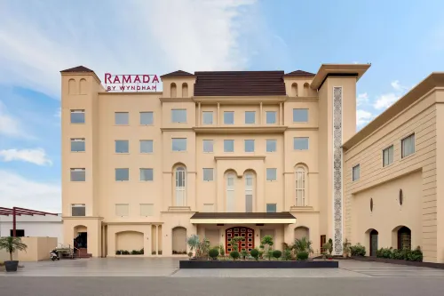 Ramada by Wyndham Kapurthala - parking
