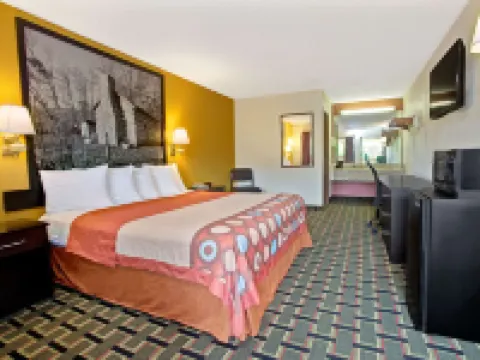 Super 8 by Wyndham Cincinnati/Springdale Oh Hotels in Springdale