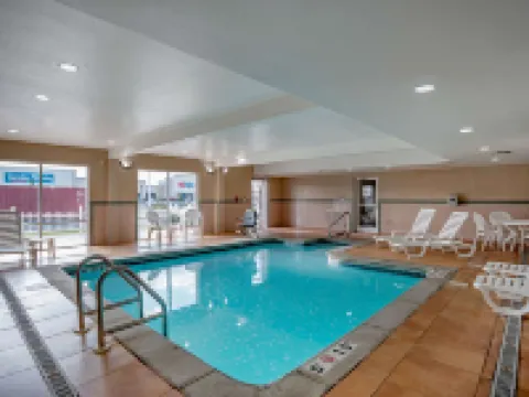 コンフォート スイーツ フォリー フォーリーのホテル