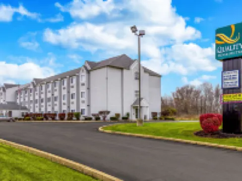 Quality Inn & Suites North Lima - Boardman Hotels in Mahoning County