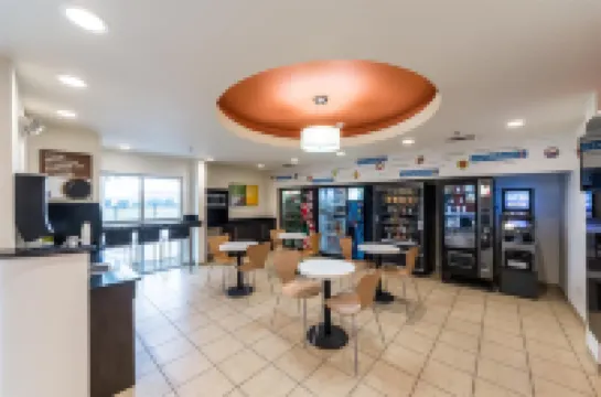 Motel 6 Laredo, TX - Airport