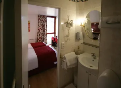 Logis Auberge la Diege فنادق في Naussac