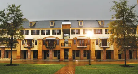 Carriage House Hotel Отели в г. Лафайетт