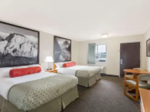 Super 8 by Wyndham Salina/Scenic Hills Area Hotels in Salina