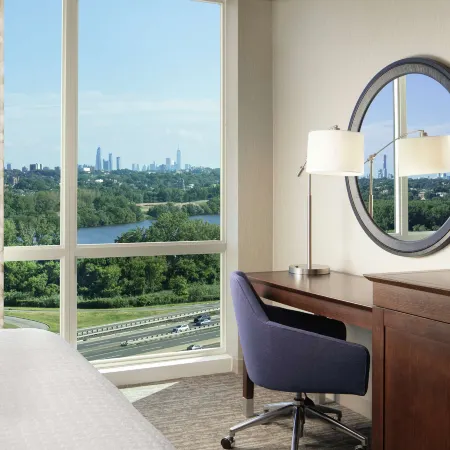 Hampton Inn & Suites Teaneck Glenpointe