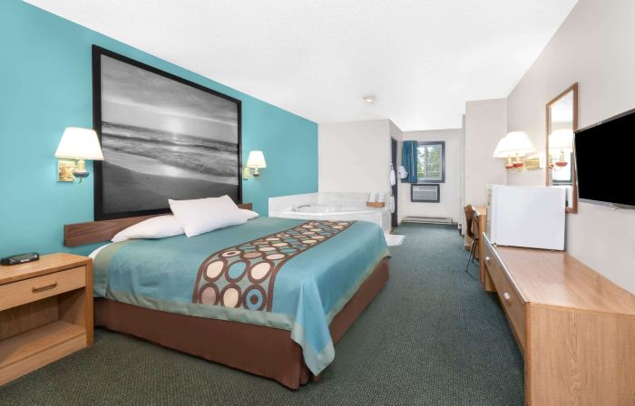 Super 8 by Wyndham Huron