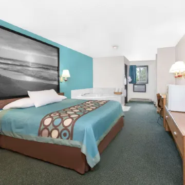 Super 8 by Wyndham Huron