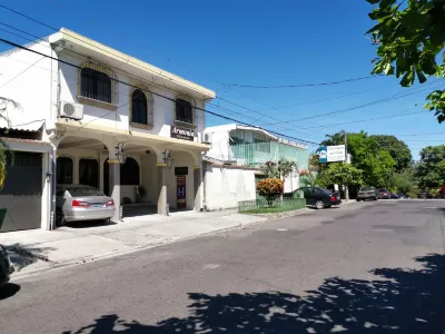 Hotel Armonía Hostal Отели рядом с достопримечательностью «Парк Эль Паньюэло»