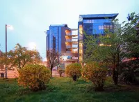 Absynt Apartments Old Town Deluxe Hotel dekat Wroclaw's Dwarfs