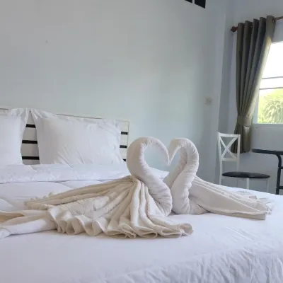 Ruen Aiyara Apartment Hotels near سافون كورات فلي ماركت