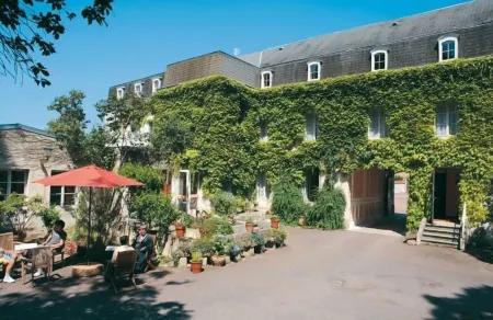 Cit'Hotel Avallon Vauban Отели в г. Базош