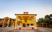 Scottish Inn & Suites