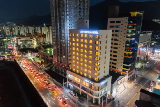 โรงแรมกอเจ อาร์ตนูโวสวีท