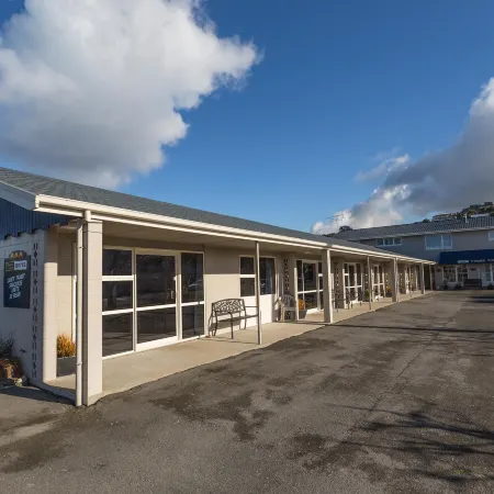 AAA Thames Court Motel