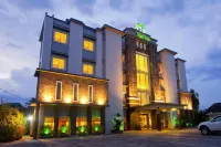 Hotel Palm Hotels near L_Z Farm