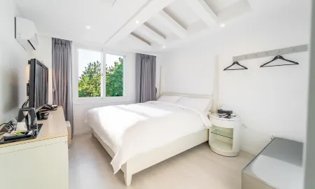 Owl Hotel
