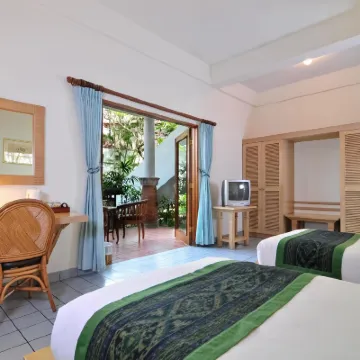 Sativa Sanur Cottages Отели рядом с достопримечательностью «Пляж Пенджембак»
