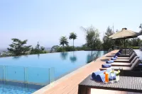 InterContinental Hotels BANDUNG DAGO PAKAR by IHG - Pools