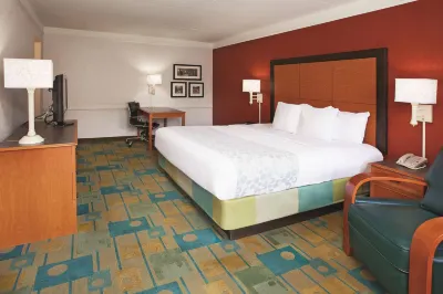 Howard Johnson by Wyndham Columbus Fort Moore