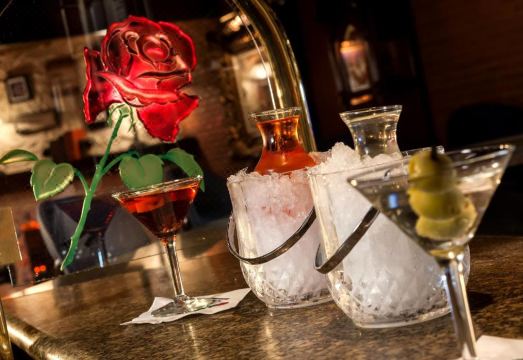 6. 포 퀸즈 호텔 ..