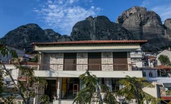 The Holy Rock - Hostel at Meteora