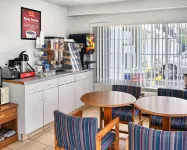 Econo Lodge - breakfast