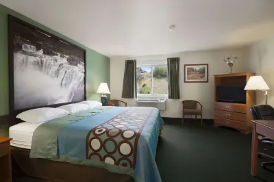 Super 8 by Wyndham Salmon Hotels in Salmon