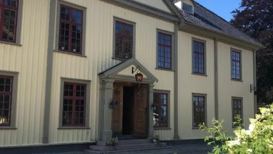 Hensbacka Herrgård